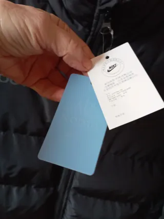 Plumífero Negro Talla M, está sin estrenar,