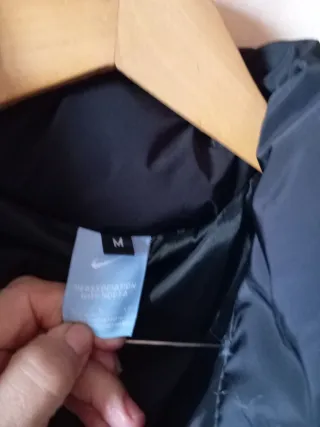 Plumífero Negro Talla M, está sin estrenar,