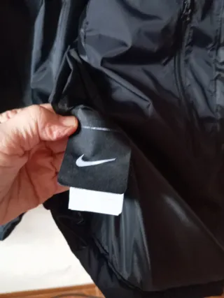 Plumífero Negro Talla M, está sin estrenar,