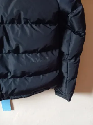 Plumífero Negro Talla M, está sin estrenar,