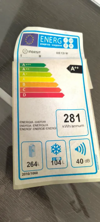 Baldas Frigorífico Indesit XI9 T2I W