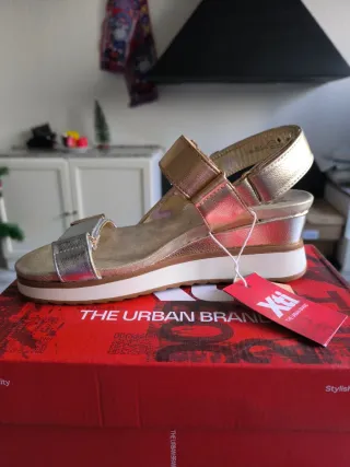 Sandalias Xti Mujer Doradas y Plateadas