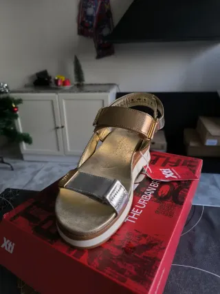 Sandalias Xti Mujer Doradas y Plateadas