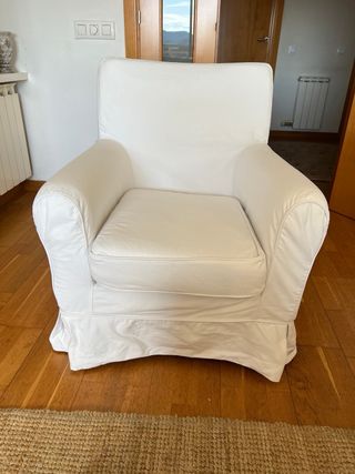 Sillón blanco Ikea con funda