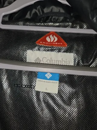 Abrigo Columbia con capucha y bordado