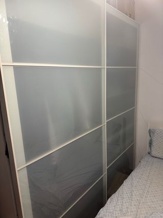Armario ikea blanco con puertas correderas
