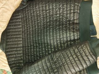 Giubbino nero trapuntato con zip