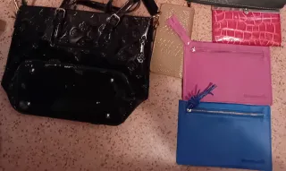Bolsos de mujer negros y marrones