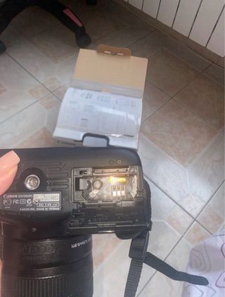 Canon EOS 1100D + Objetivo 18-55 IS II