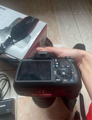 Canon EOS 1100D + Objetivo 18-55 IS II