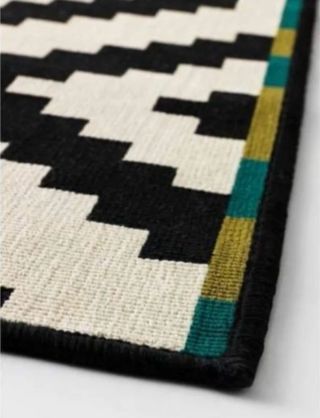 Alfombra Ikea rombos blanco y negro LAPPLJUNG