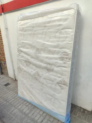 Base Tapiflex y colchón Pikolin Matrimonio + Patas