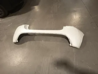 Paragolpes trasero blanco