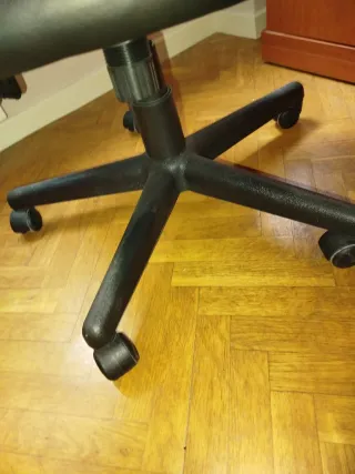 Sillón de oficina negro