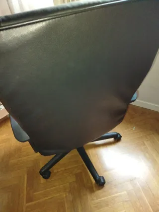 Sillón de oficina negro