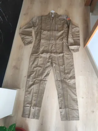 Mono de trabajo color beige