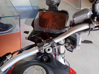 MOTO GUZZI V85 TT ROSSO FUJI