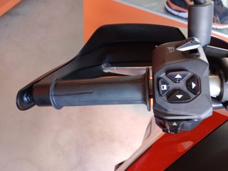MOTO GUZZI V85 TT ROSSO FUJI