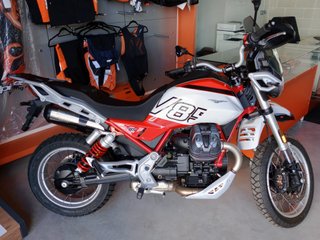 MOTO GUZZI V85 TT ROSSO FUJI