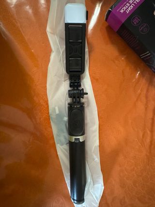 Palo Selfie Q02s con Luz Relleno