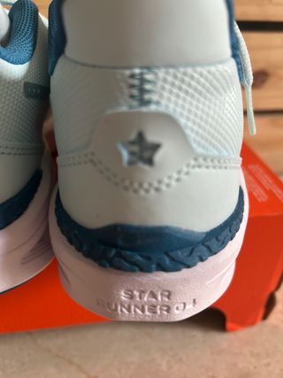 Nike Star Runner 4 (GS) Talla 38.5 sin estrenar