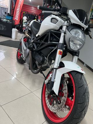 Ducati Monster 696 2012 Blanca
