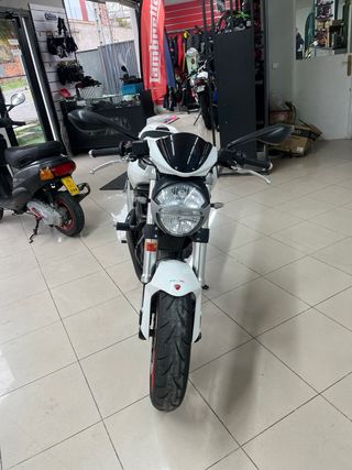 Ducati Monster 696 2012 Blanca