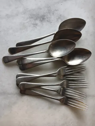 5 Cucharas y 5 Tenedores Antiguos Ingleses