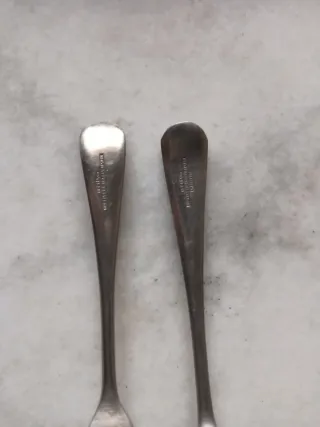 5 Cucharas y 5 Tenedores Antiguos Ingleses