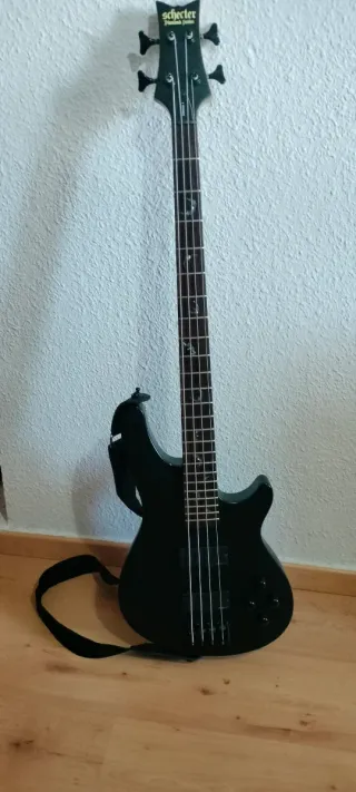 Bajo Eléctrico Activo Schecter Diamond