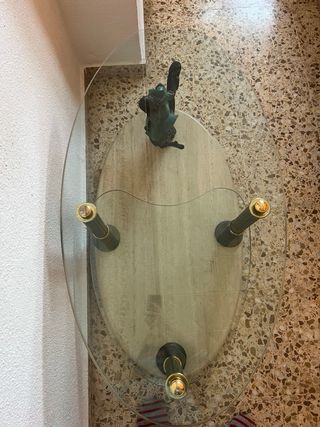 Mesita de cristal ovalada con base de piedra