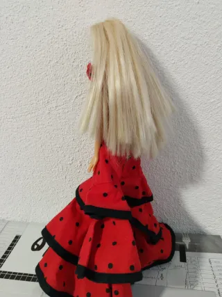 Barbie con vestito rosso a pois