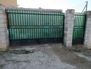 Puerta corredera y puerta de paso