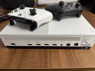 Xbox One S 1TB con 2 mandos y cables
