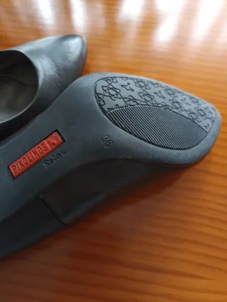 Zapatos de tacón negros para mujer