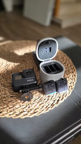 GoPro Hero 7 + Cargador + Baterías Extra
