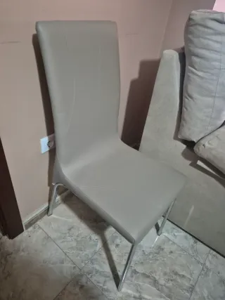 Mesa de comedor de madera y 6 sillas