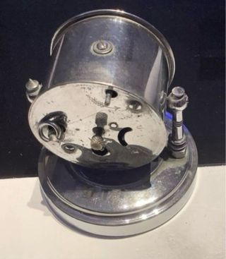 Reloj Mesa Cromado Vintage Basculante