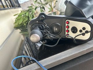 Volante Logitech G25 con Pedales y Palanca