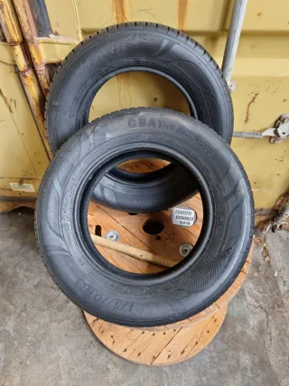 Sevende 2 Neumáticos en perfecto estado