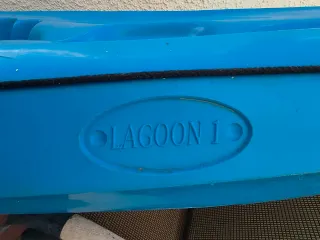 Kayak rígido autovaciable