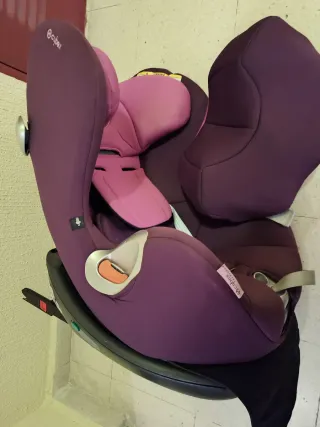 Silla de coche Cybex rosa y morado