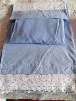 Juego Sábanas Cama 135 Encaje Blanco y bordado.