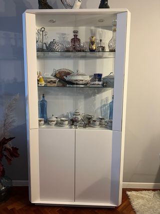 Vitrina moderna blanca lacada