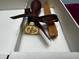 Caja de caligrafía con pluma y tinta