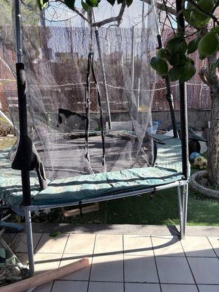 Cama elástica con red de seguridad