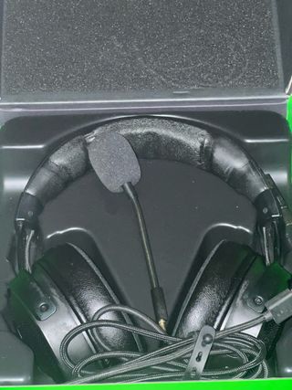Auriculares Razer Negros.No lleva USB.