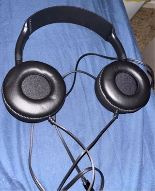 Auriculares con cable negros