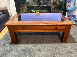 Mesa centro madera con cristal y cajón