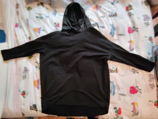 Maglia nera ampia con cappuccio taglia unica